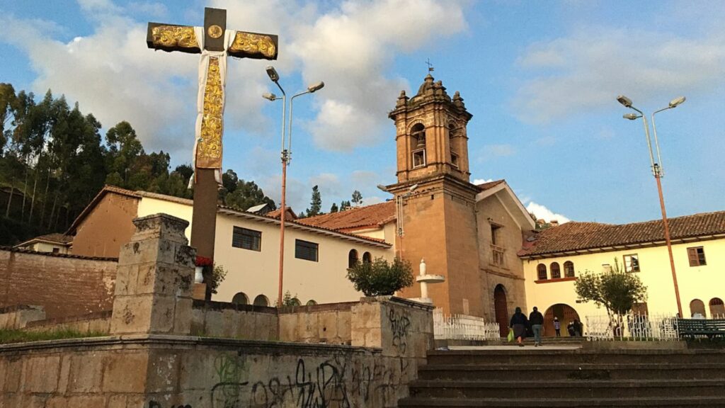 Rosaspata-cross-and-San-Cristobal-chapel-at-sunset-Cusco-Peru-Inka-Trail-Peru.info